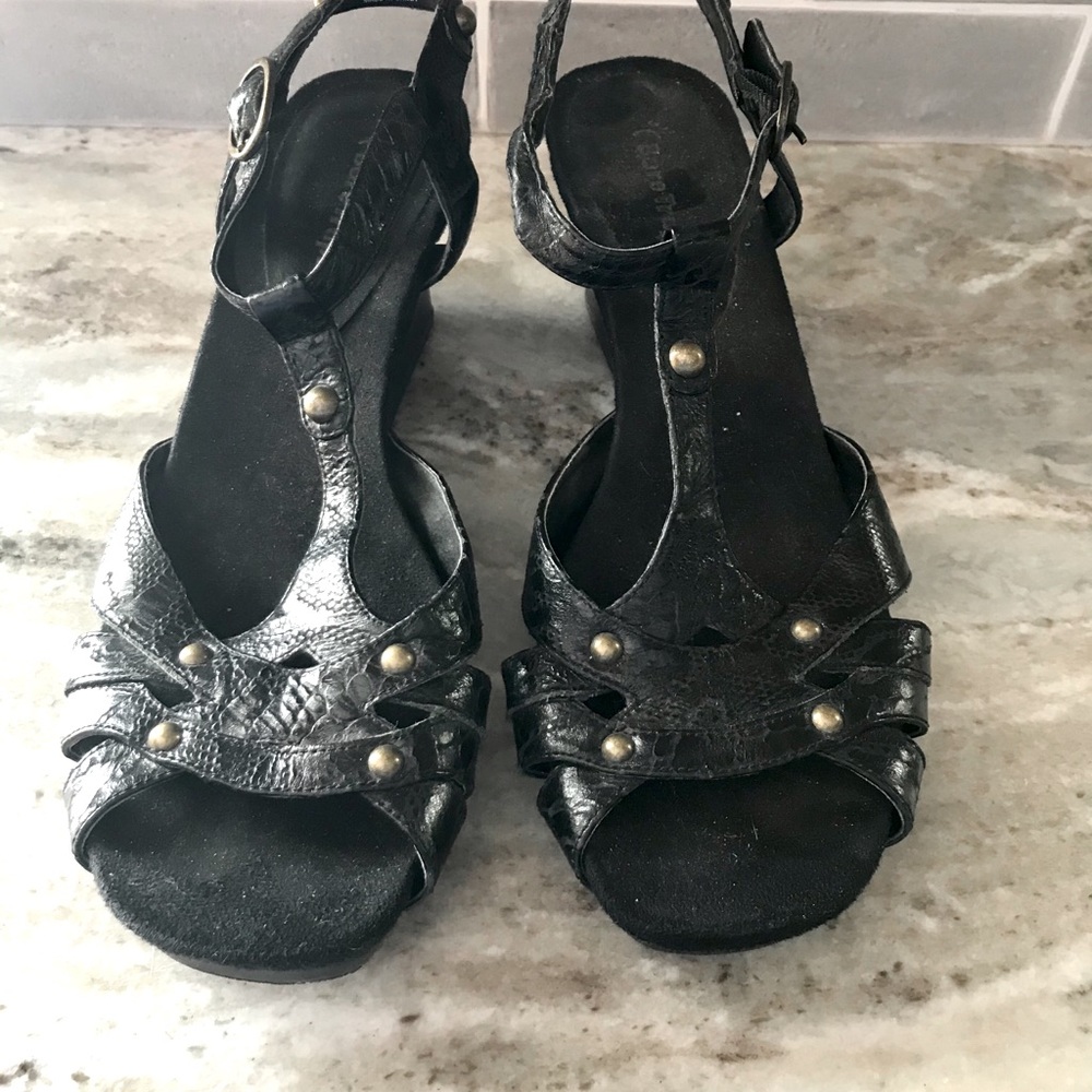 Bare Trap BLK Leather Wedge Sandals